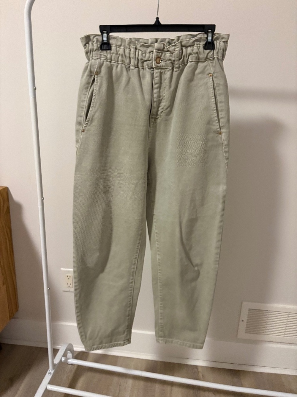 ZARA LIGHT DUSTY GREEN PAPERBAG TAPERED JEANS - USA8 EUR40 MEX30